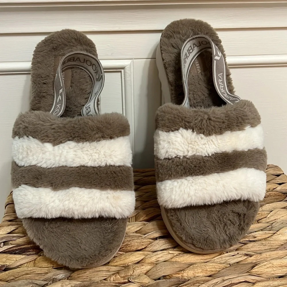 Koolaburra by Ugg‎ Women Taupe Fuzz'n
Soft Sandals. Size 10.